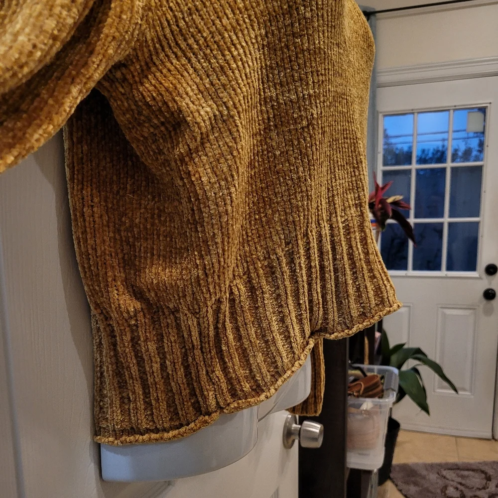 Mustard/Gold chenille hi-lo sweater - Picture 7 of 8